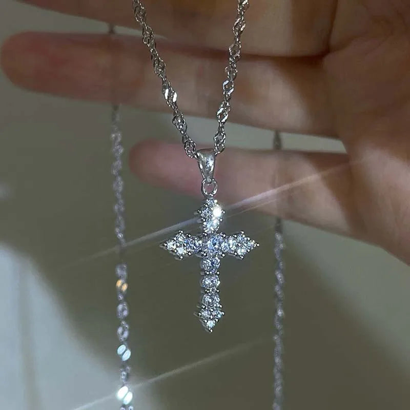 Colar Cruz Cristal – Fé com Estilo