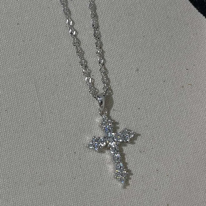 Colar Cruz Cristal – Fé com Estilo
