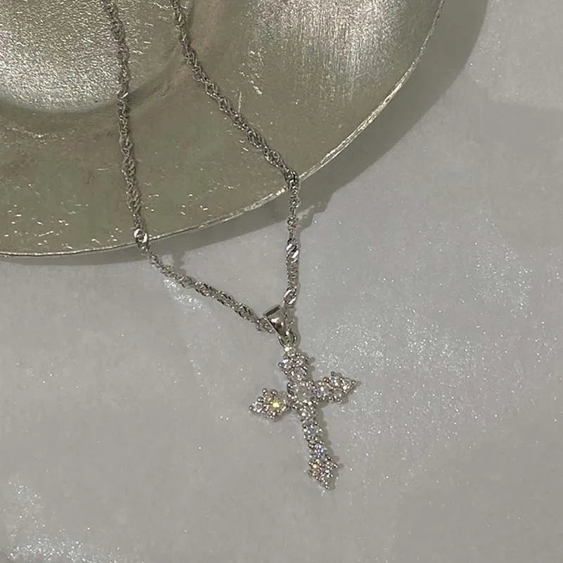 Colar Cruz Cristal – Fé com Estilo