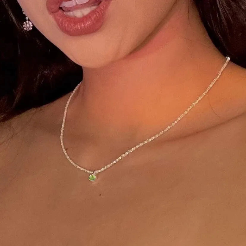Clavícula Shine – Delicadeza que Ilumina