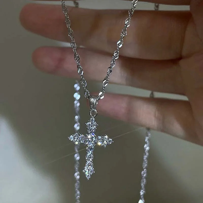 Colar Cruz Cristal – Fé com Estilo